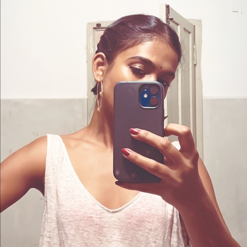 Meet your Posher, Debanti